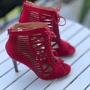 Red heels! 7.5